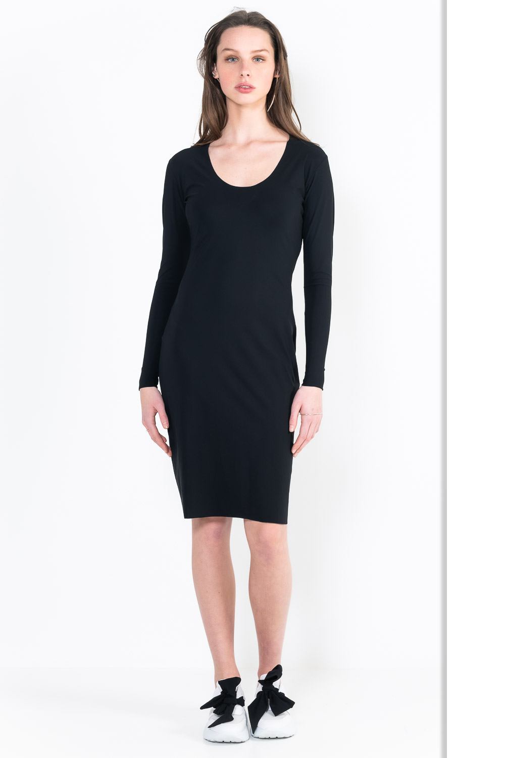 L12Bis robe encolure U manches longues courte