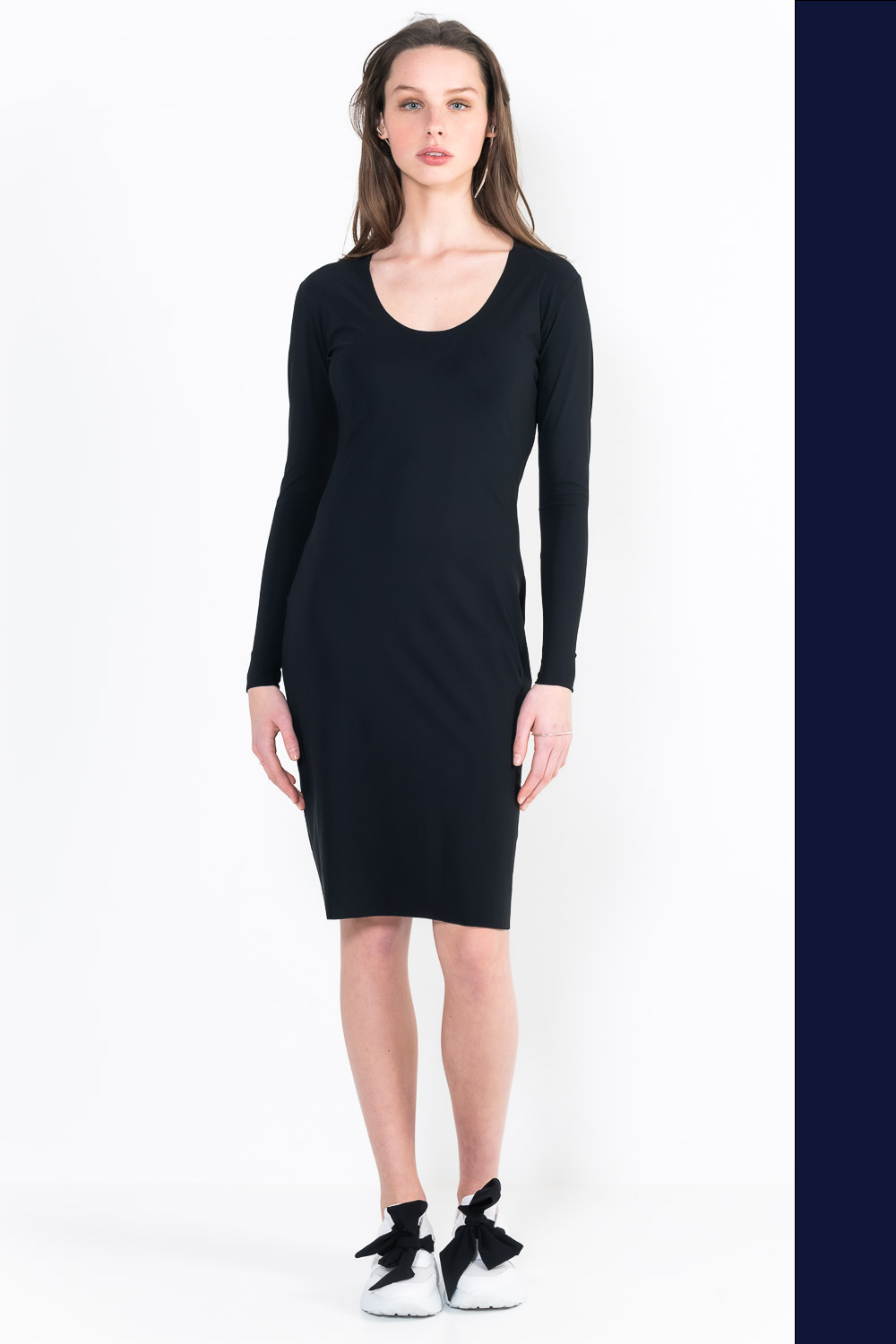 L12Bis robe encolure U manches longues courte