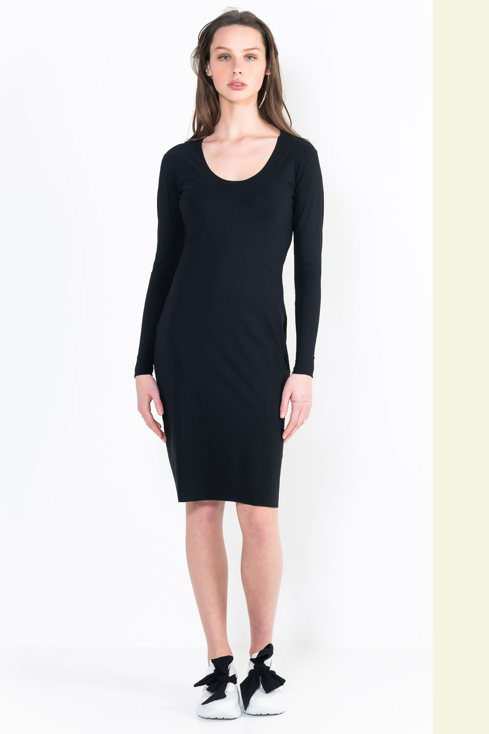 L12Bis robe encolure U manches longues courte