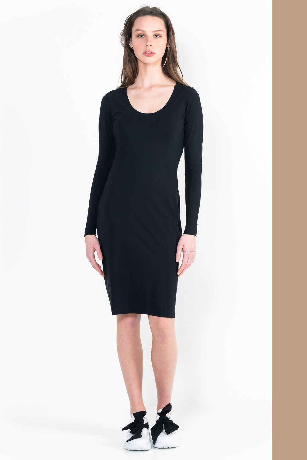 L12Bis robe encolure U manches longues courte