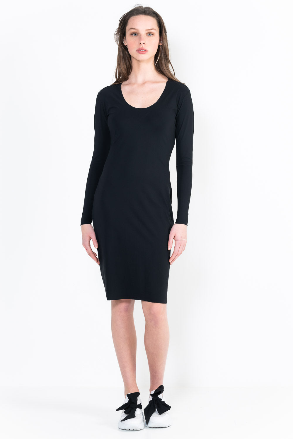 L12Bis robe encolure U manches longues courte