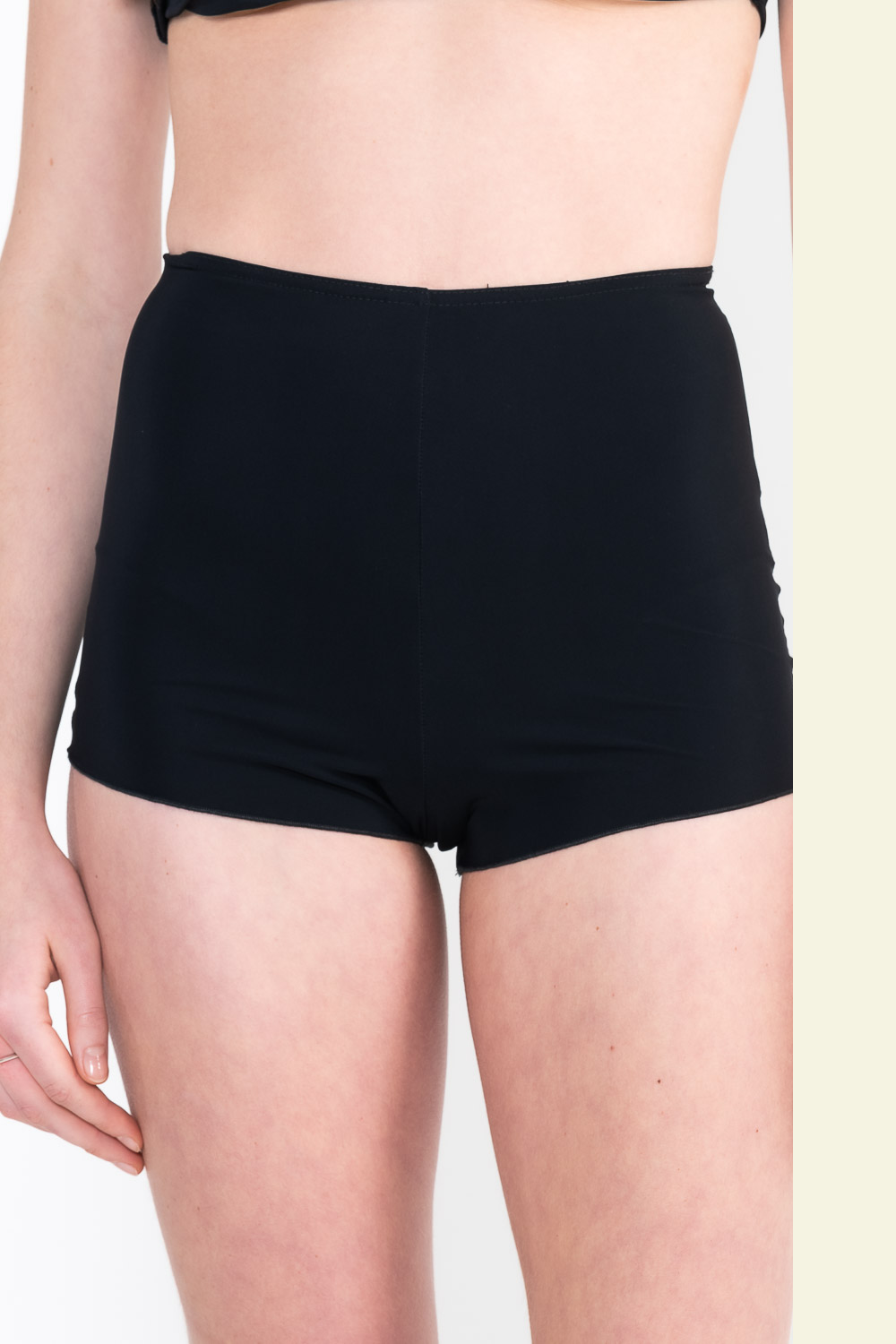 L20 Short