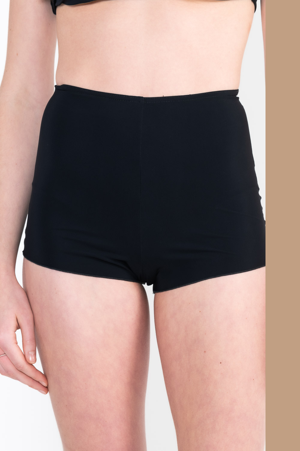 L20 Short