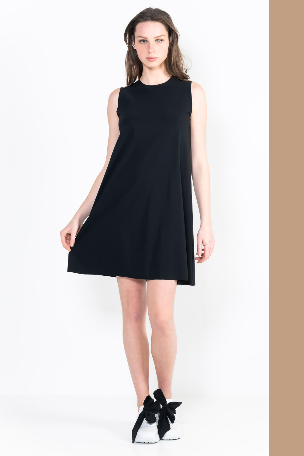 L91 Robe trompette sans manches courte