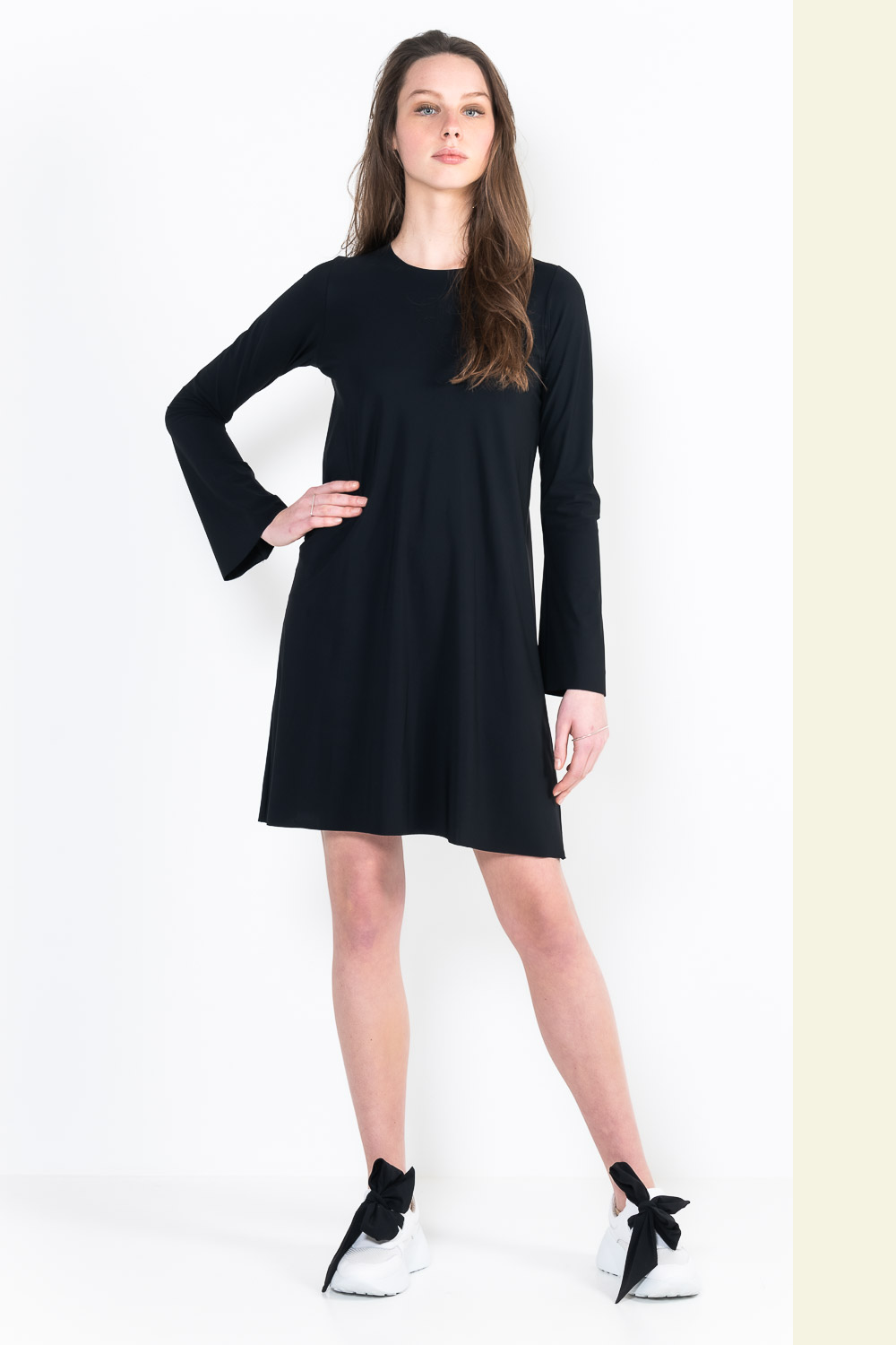 L92 Short long sleeve trumpet dress