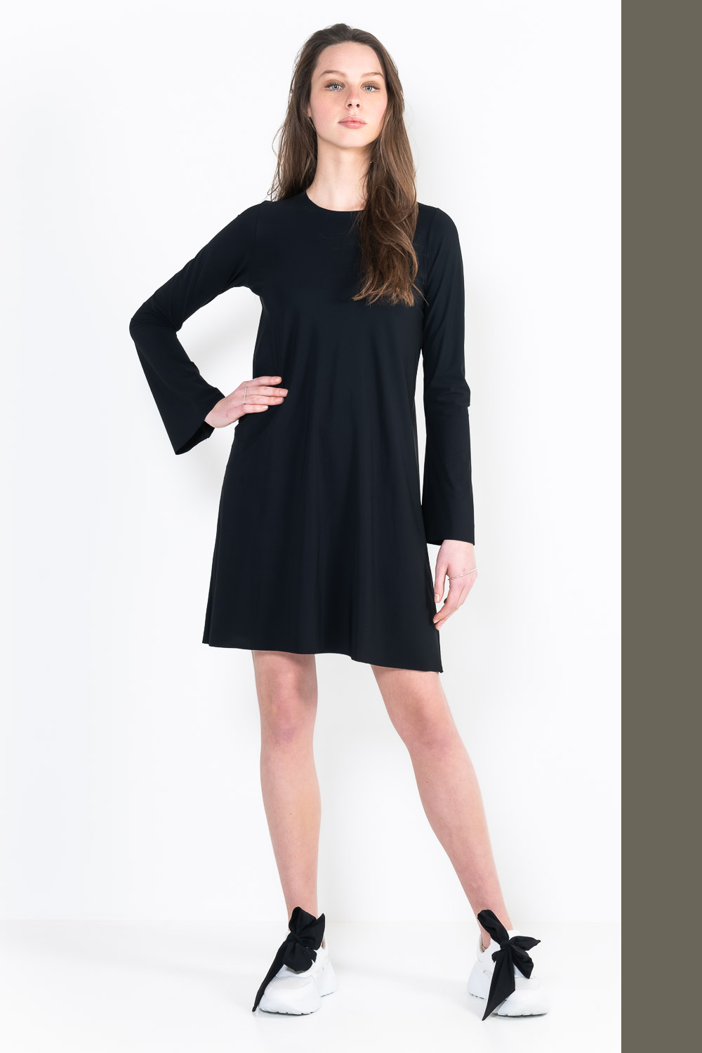 L92 Short long sleeve trumpet dress