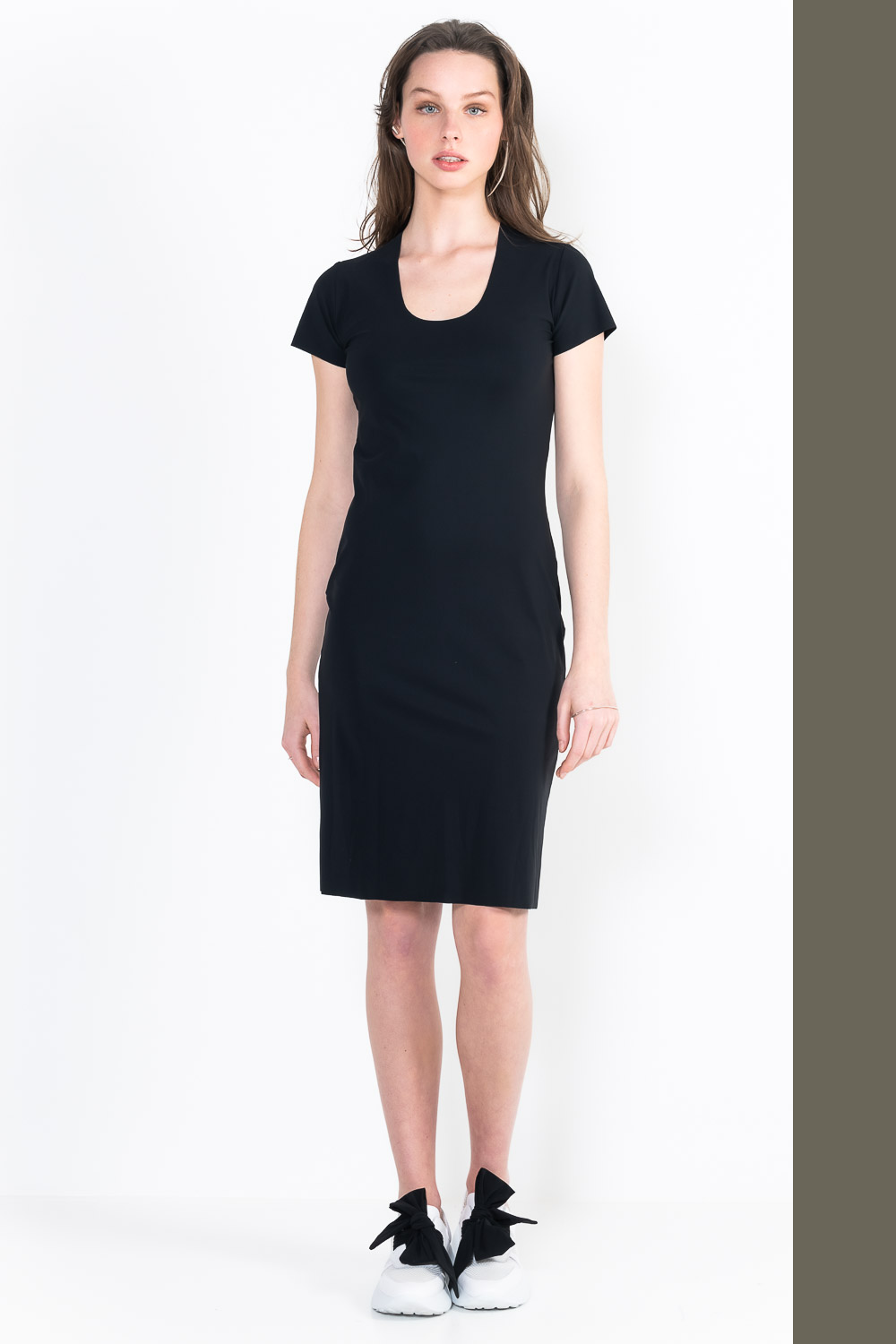 L9Bis robe encolure U manches courtes courte