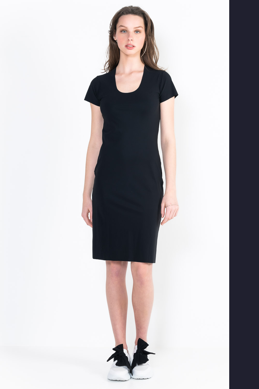 L9Bis robe encolure U manches courtes courte