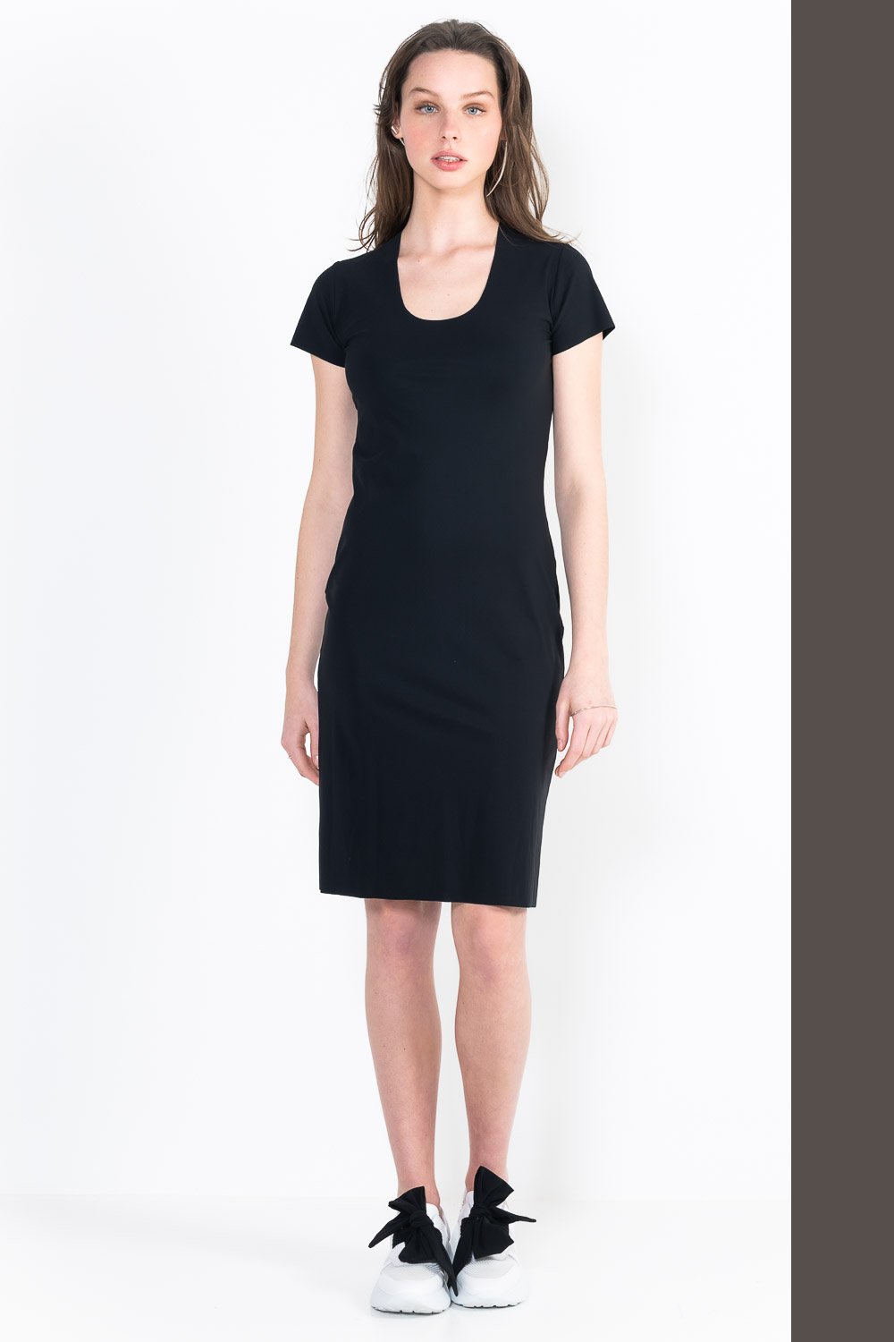 L9Bis robe encolure U manches courtes courte