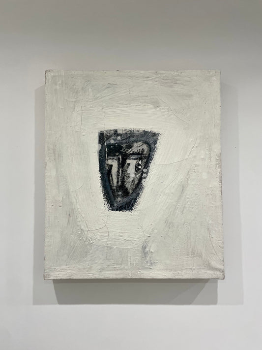 Voile blanc, fusain, pastel et cire sur toile de jute montée sur bois