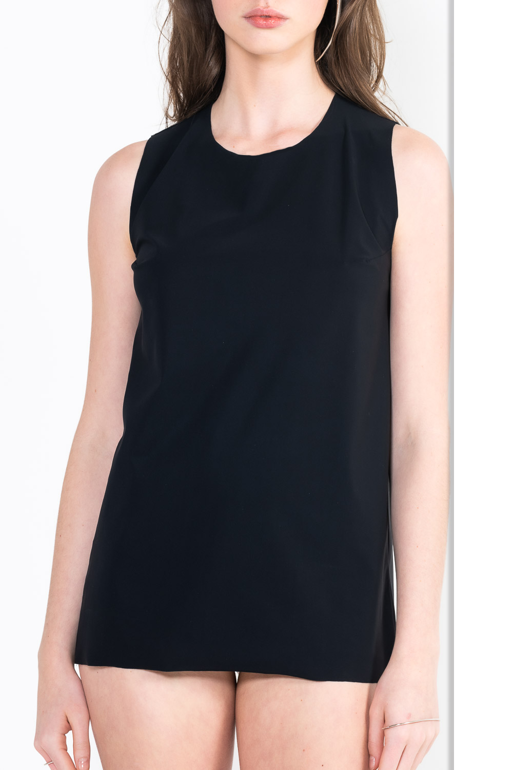 L33 Wide sleeveless top